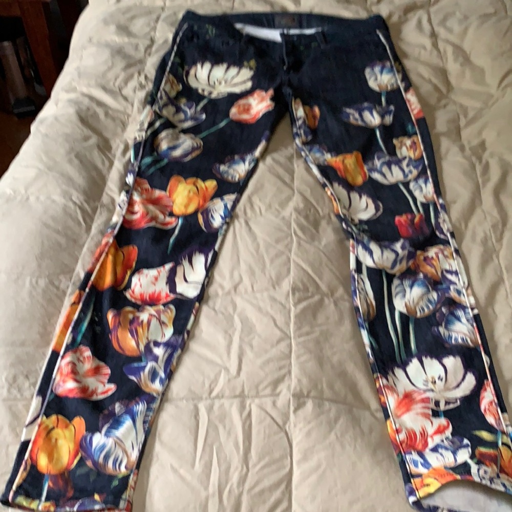 Gorgeous flowered skinny jeans by Mother. Size 27.